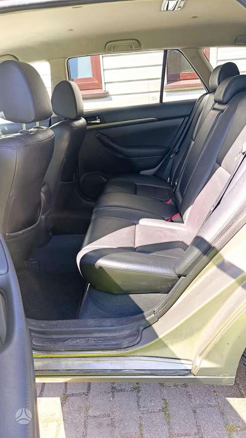 Toyota Avensis - 9