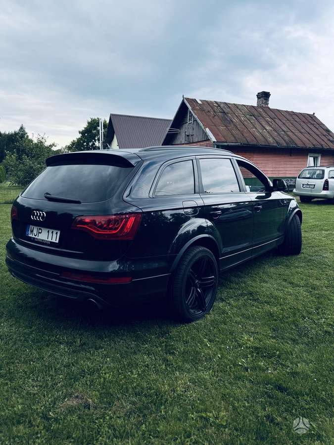 Audi Q7, 3.0 l., off-road / crossover