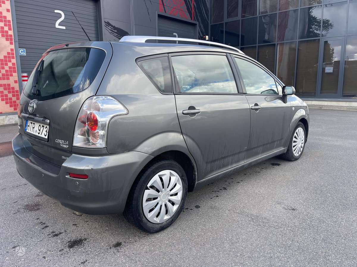 Toyota Corolla Verso - 3