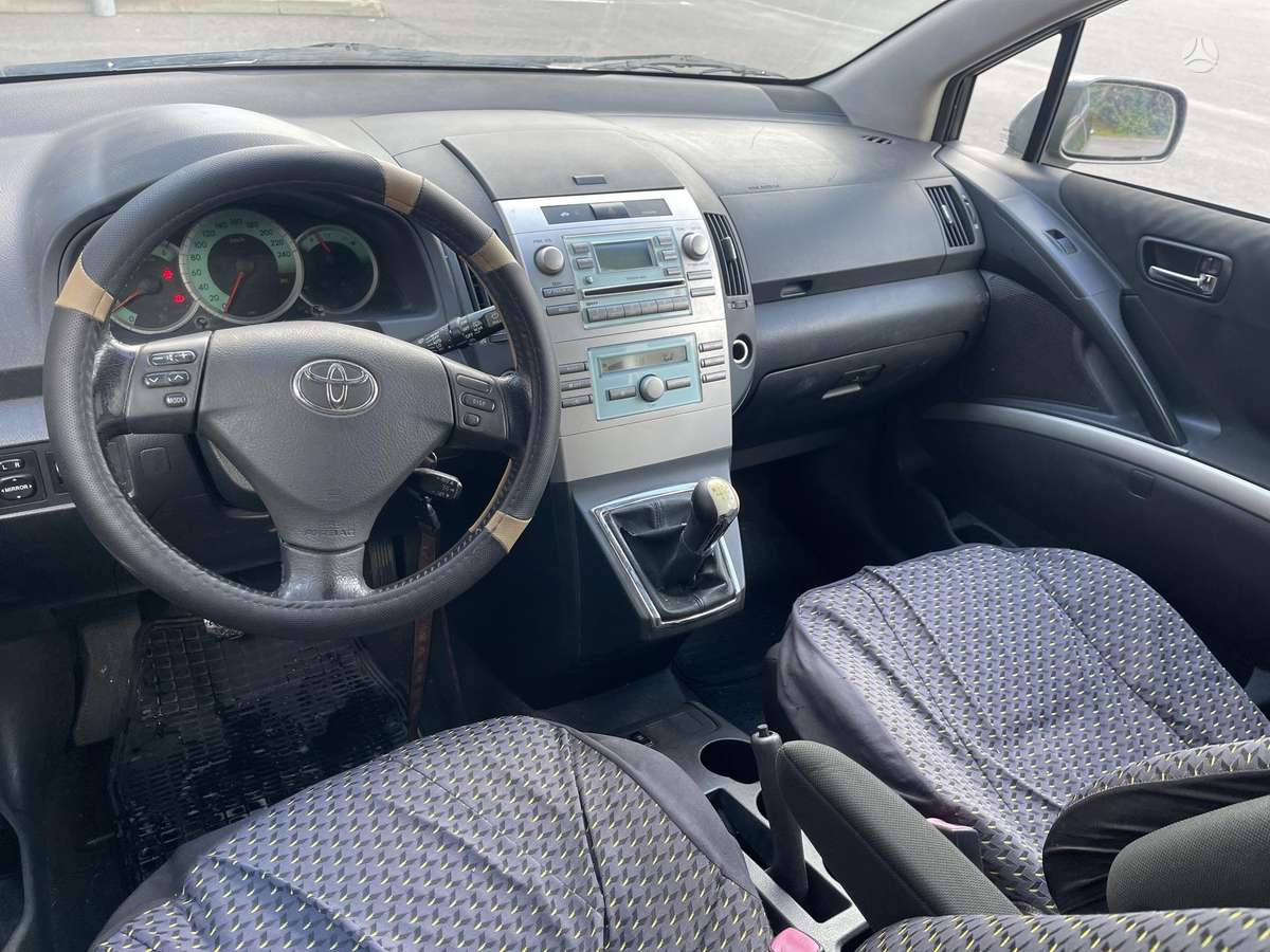 Toyota Corolla Verso - 4