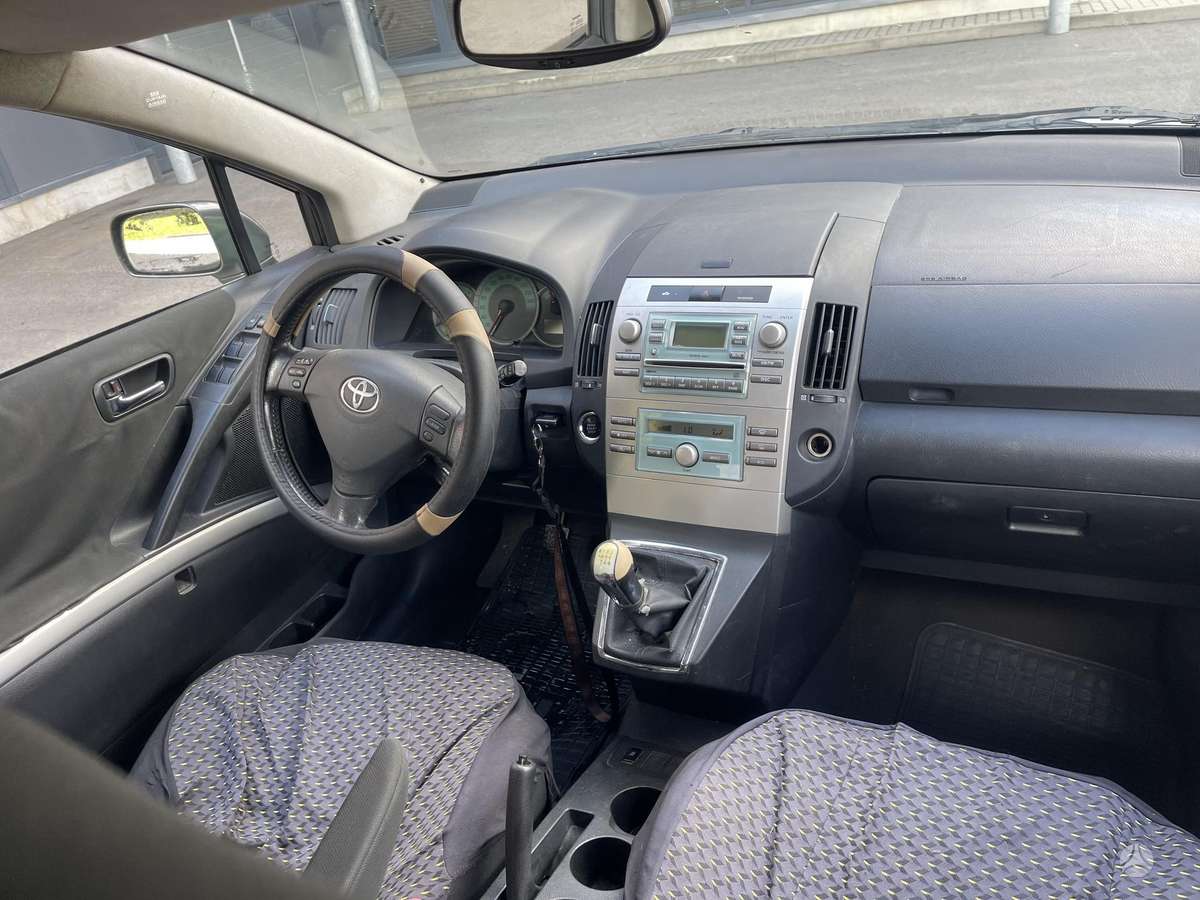 Toyota Corolla Verso - 5