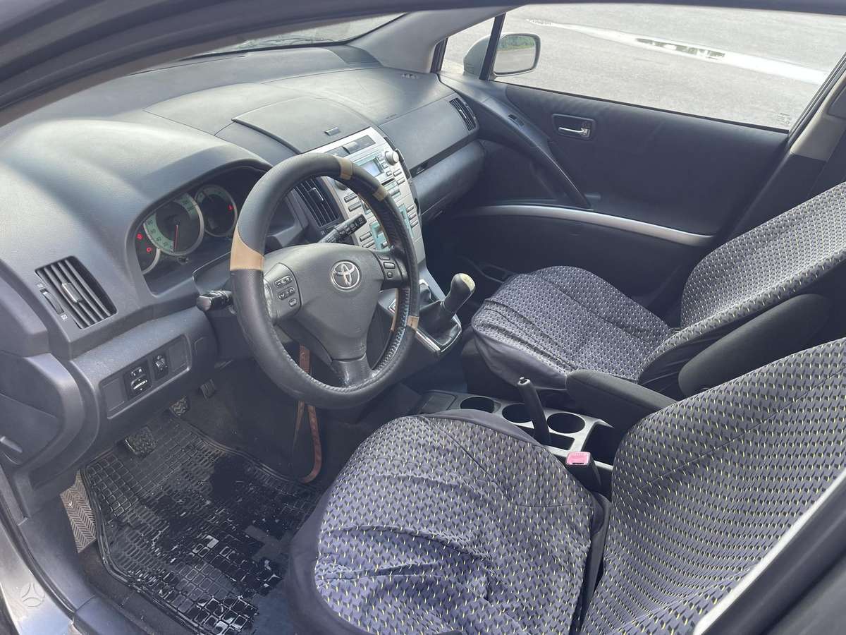 Toyota Corolla Verso - 6