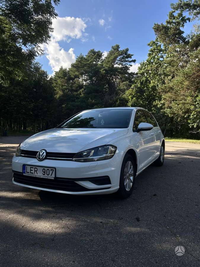 Volkswagen Golf - 1