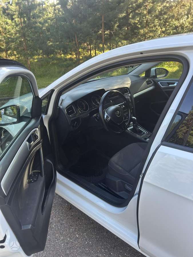 Volkswagen Golf - 6