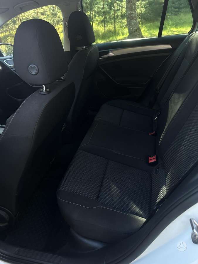 Volkswagen Golf - 10