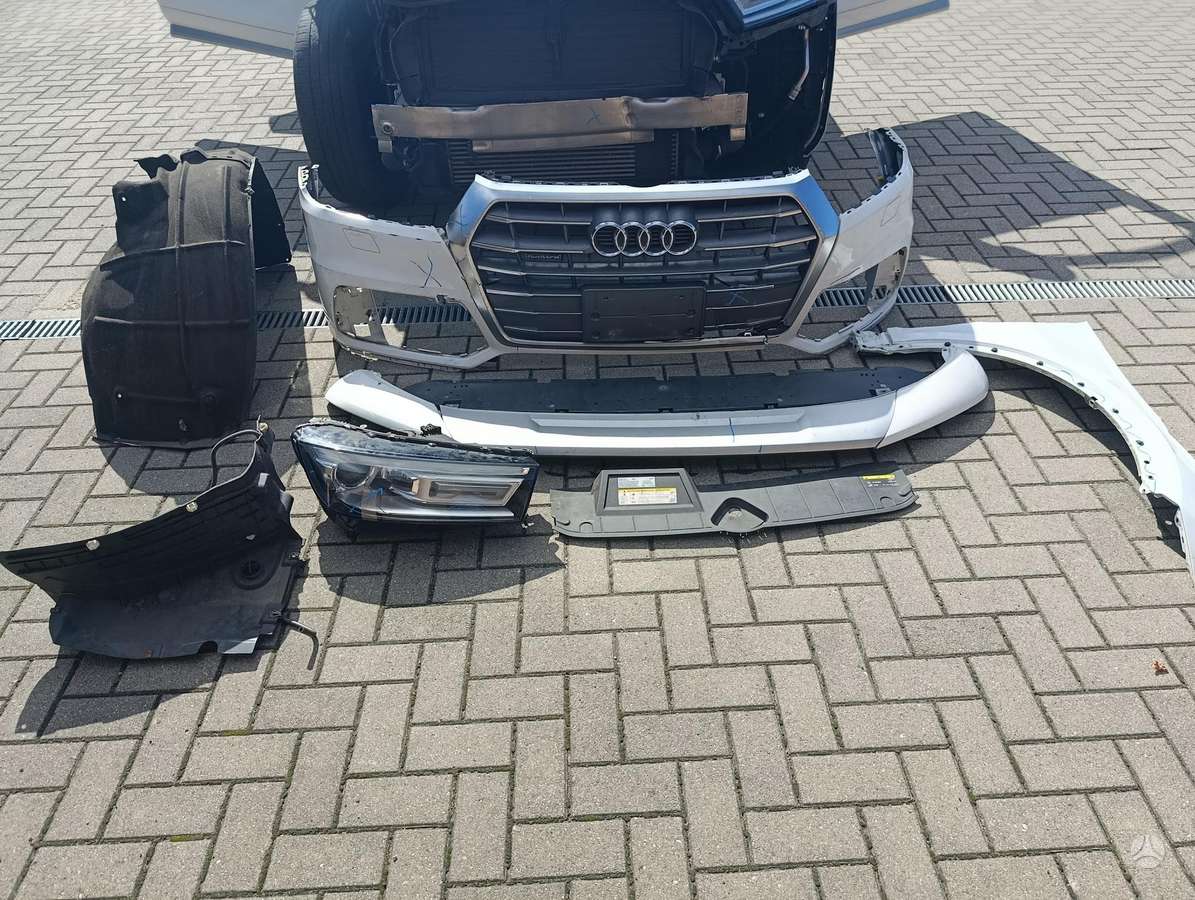 Audi Q5, 2.0 l., off-road / crossover