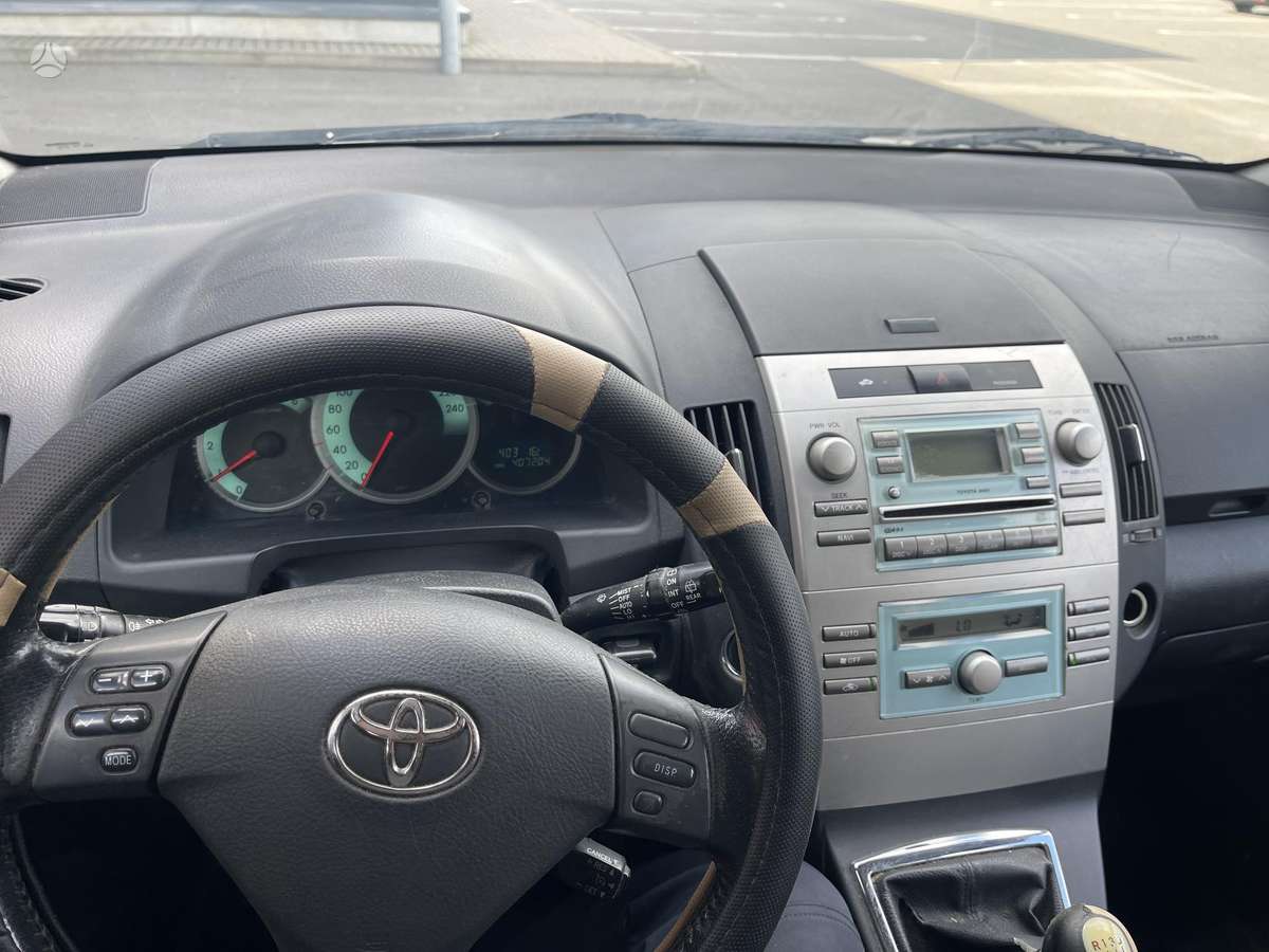 Toyota Corolla Verso - 10