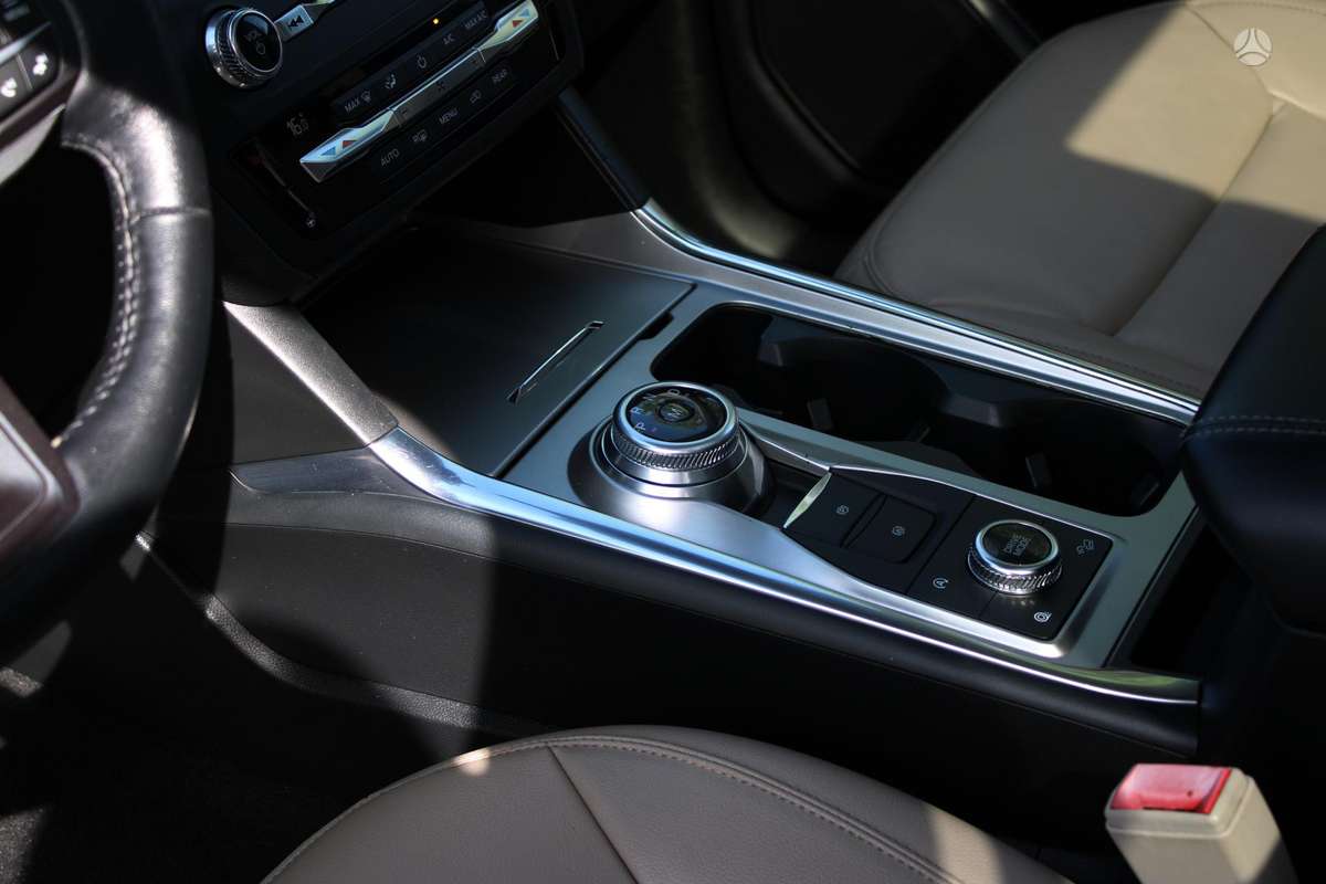 Ford Explorer, 2.3 l., off-road / crossover