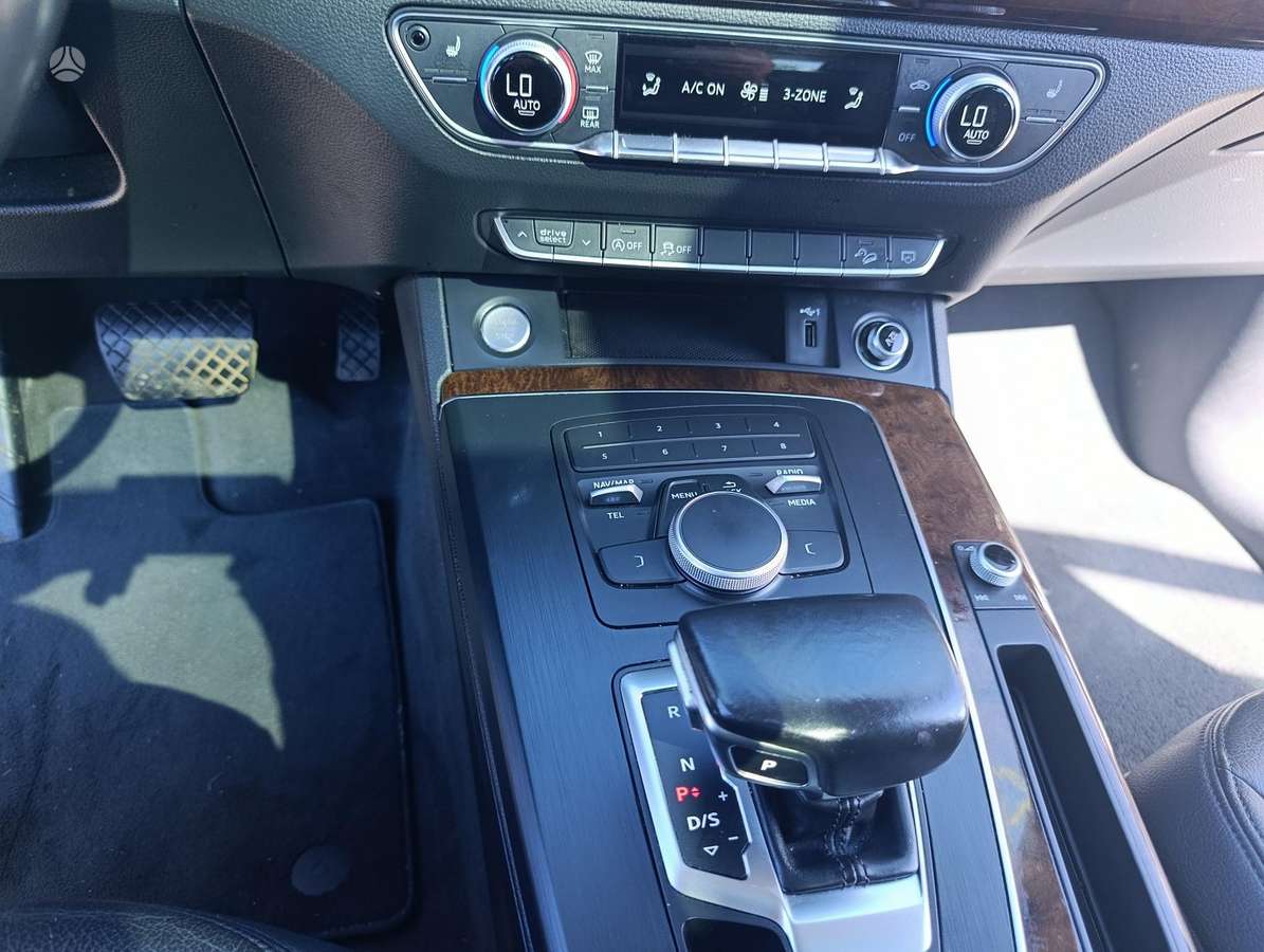 Audi Q5, 2.0 l., Внедорожник / Кроссовер