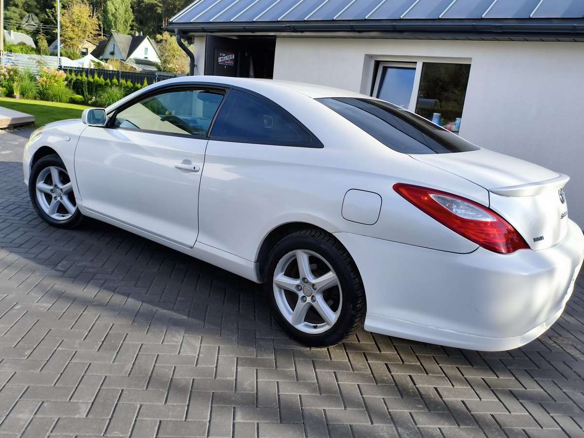 Toyota Camry - 3