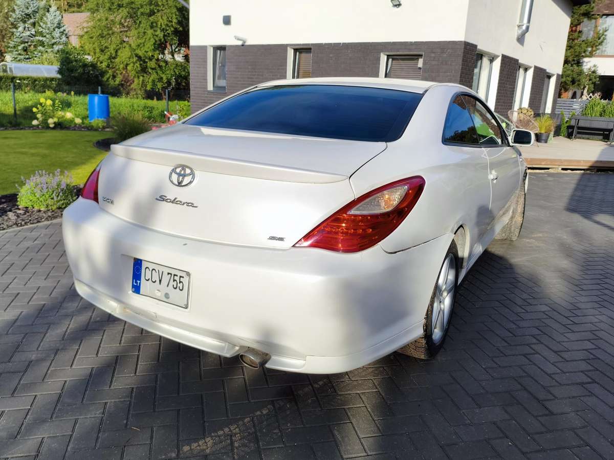 Toyota Camry - 4