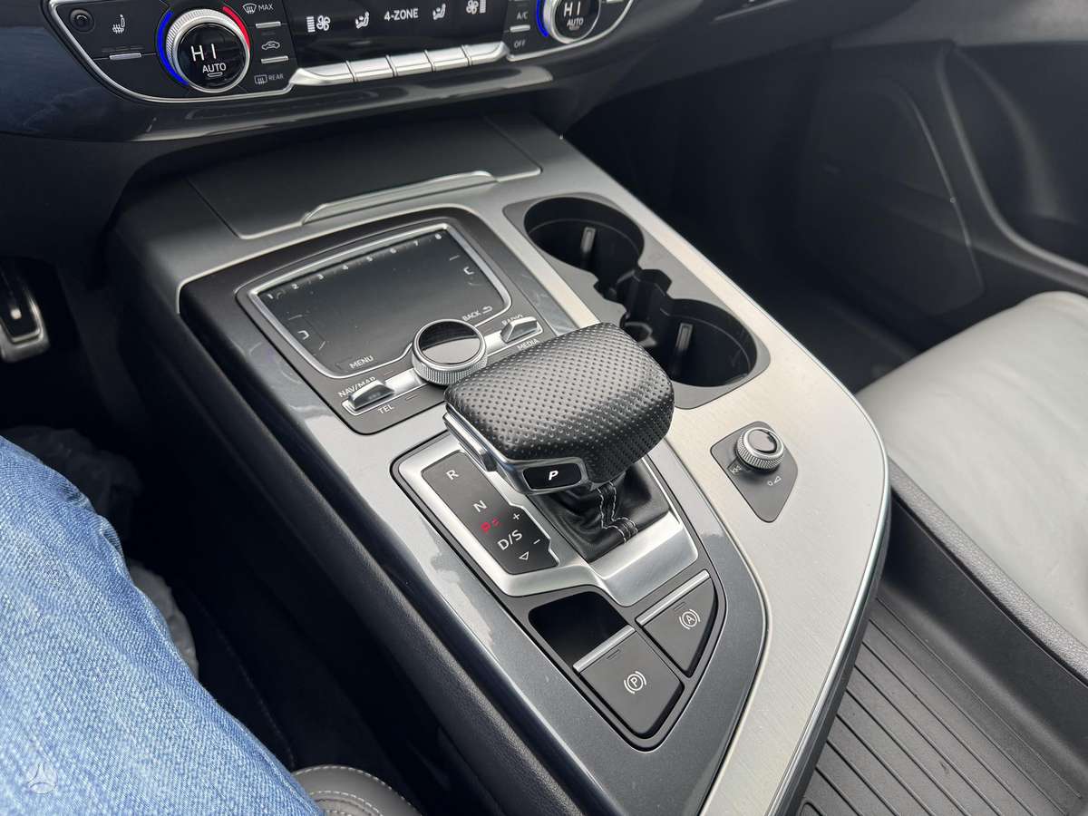 Audi Q7, 3.0 l., Внедорожник / Кроссовер