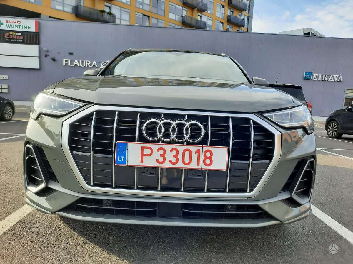 Audi Q3, 2.0 l., Седан