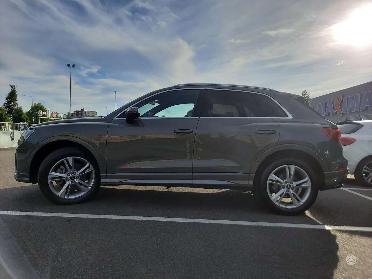 Audi Q3, 2.0 l., Седан