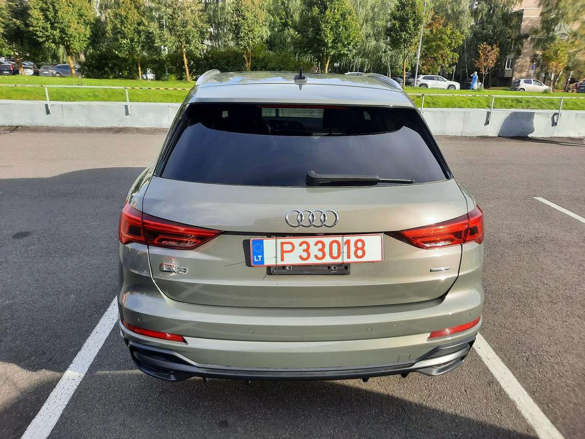 Audi Q3, 2.0 l., Седан