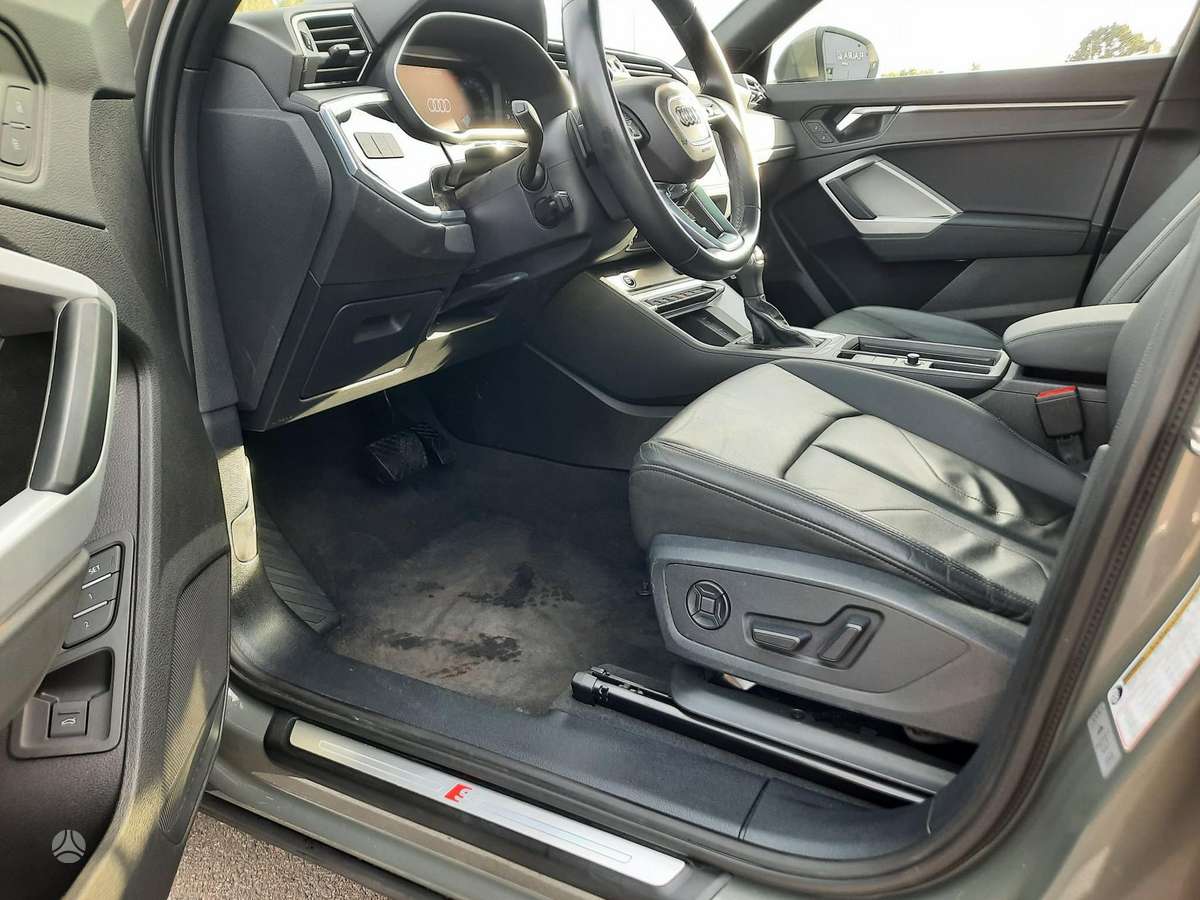 Audi Q3, 2.0 l., Седан