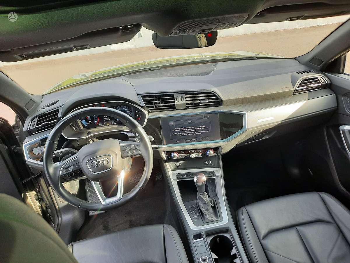 Audi Q3, 2.0 l., Седан