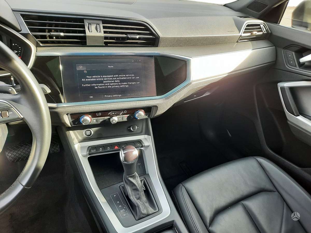 Audi Q3, 2.0 l., Седан