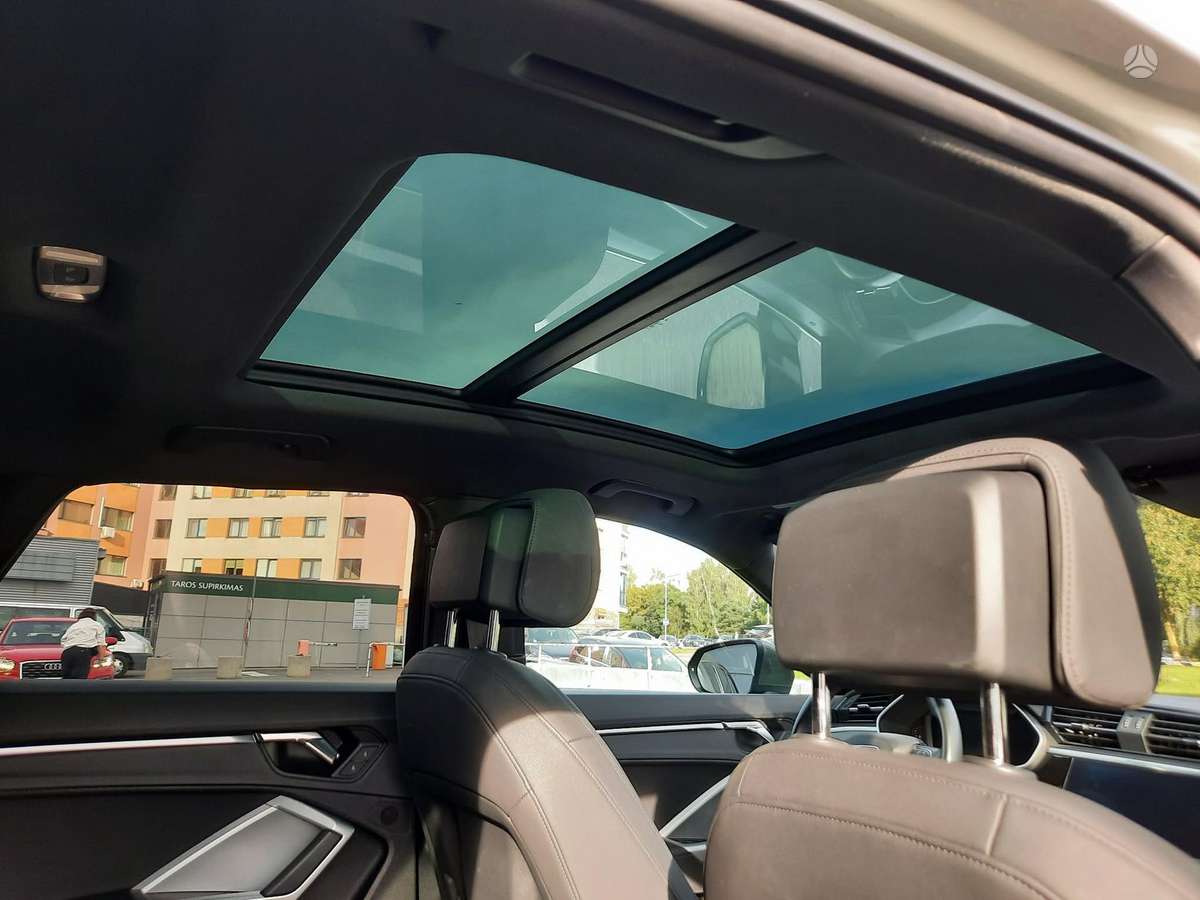 Audi Q3, 2.0 l., Седан