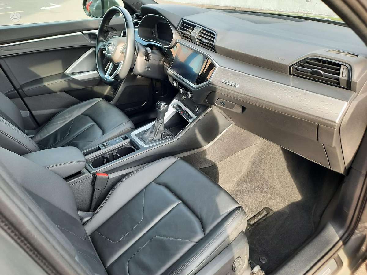 Audi Q3, 2.0 l., Седан