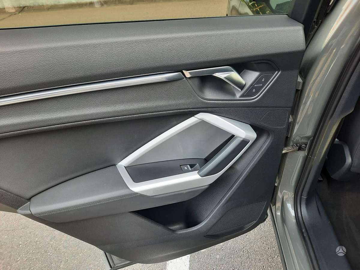Audi Q3, 2.0 l., Седан
