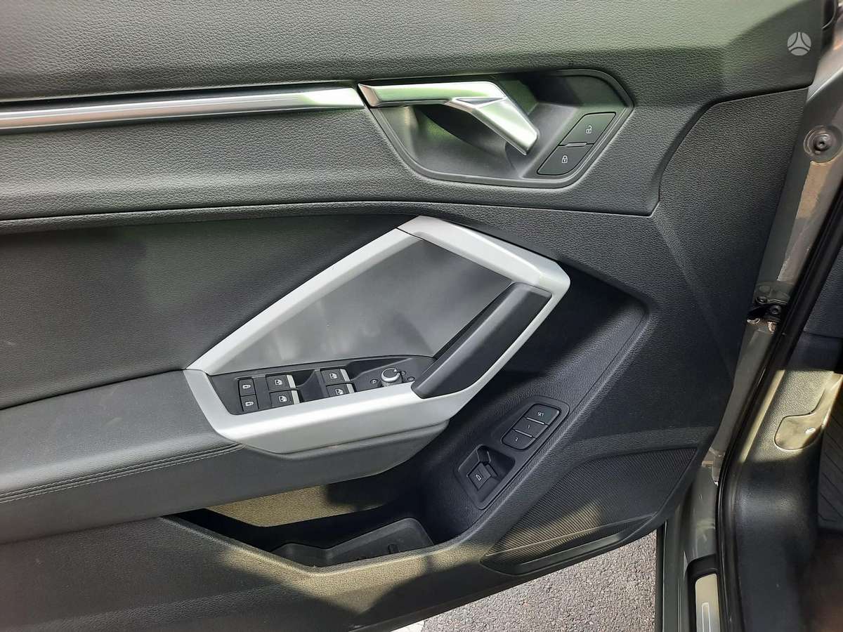 Audi Q3, 2.0 l., Седан