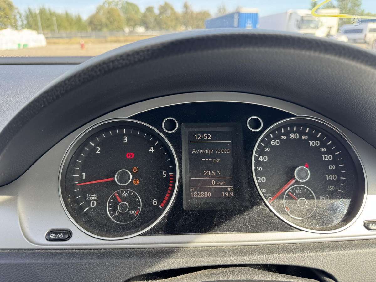 Volkswagen Passat - 4