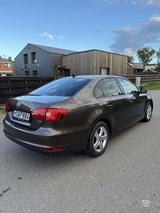 Volkswagen Jetta - 5