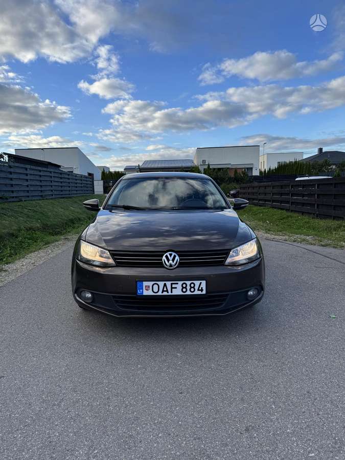 Volkswagen Jetta - 4