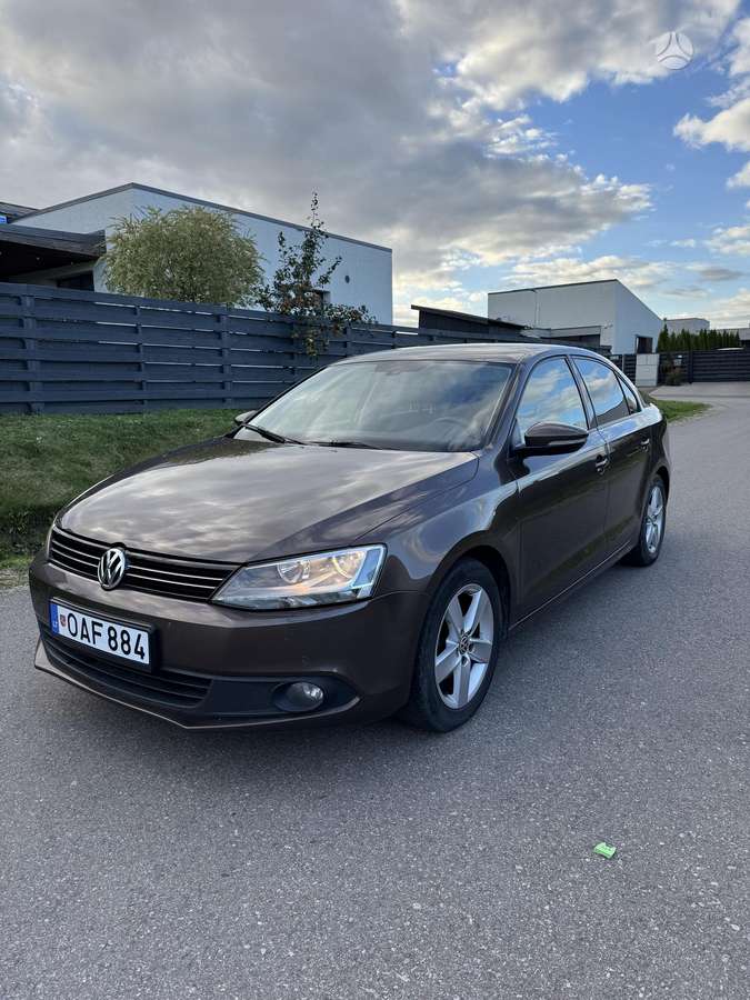 Volkswagen Jetta - 1