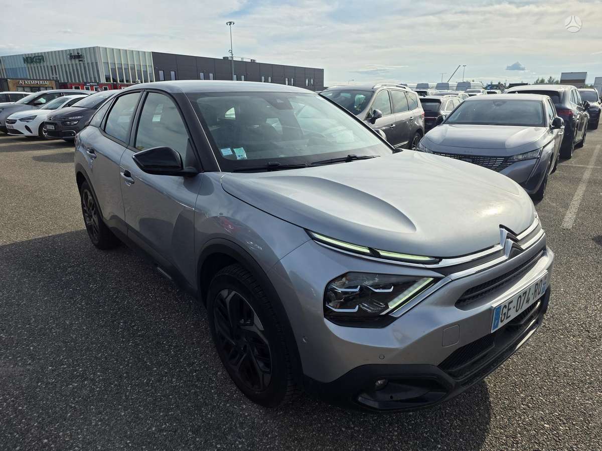 Citroen C4, 1.2 l., hatchback