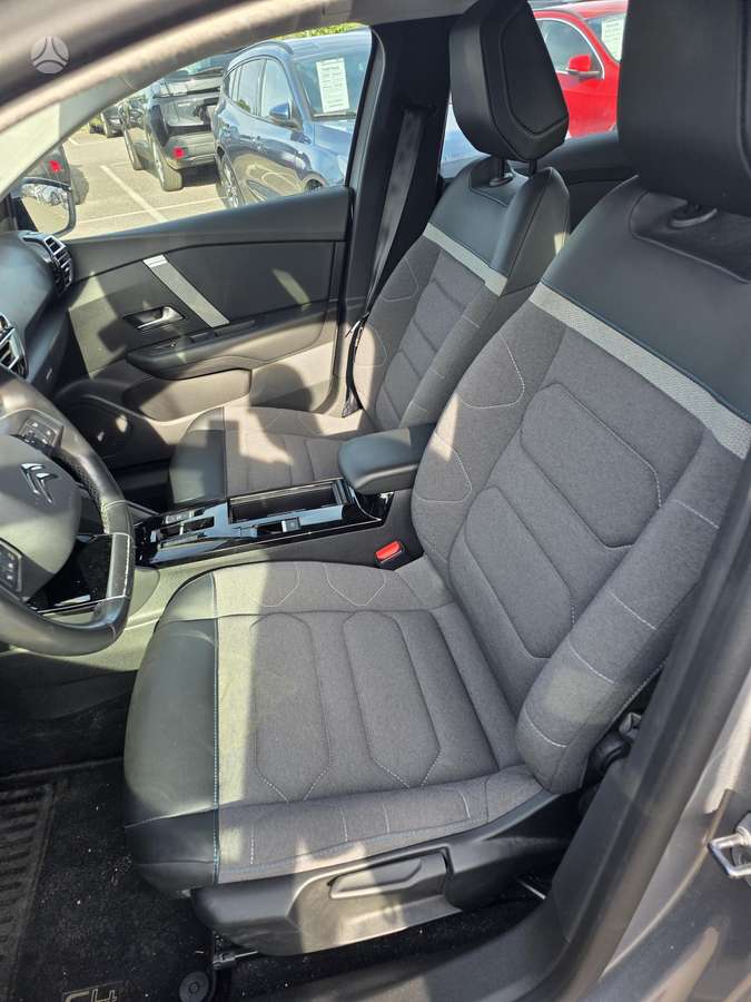Citroen C4, 1.2 l., hatchback
