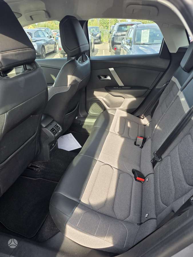 Citroen C4, 1.2 l., hatchback