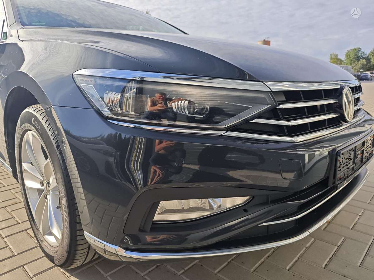 Volkswagen Passat - 1