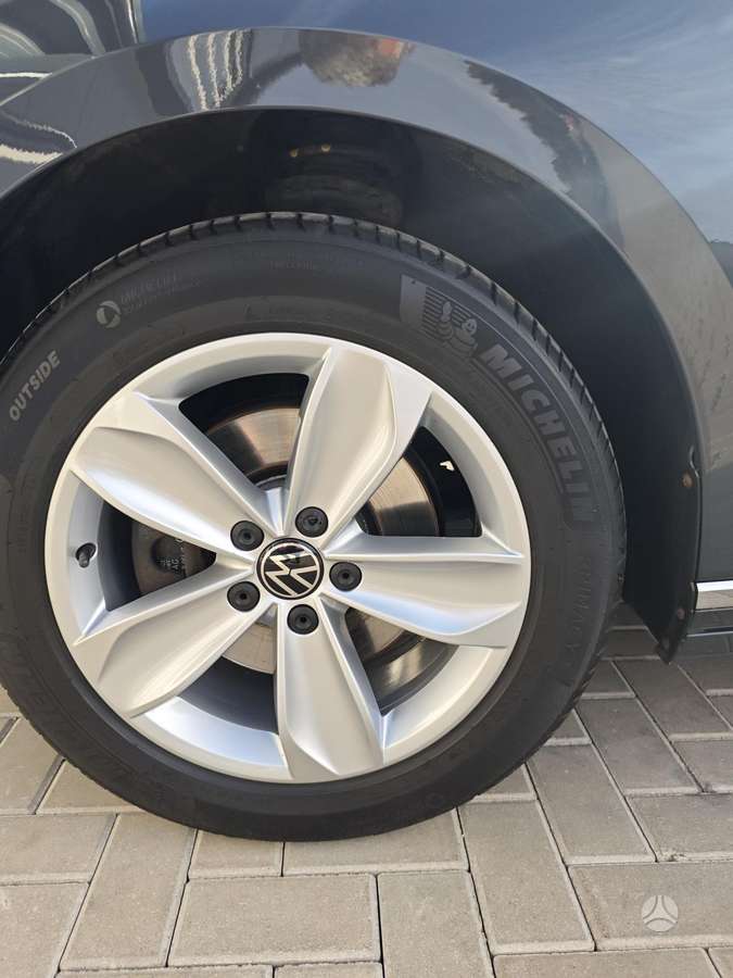Volkswagen Passat - 12