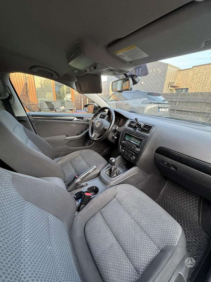 Volkswagen Jetta - 7