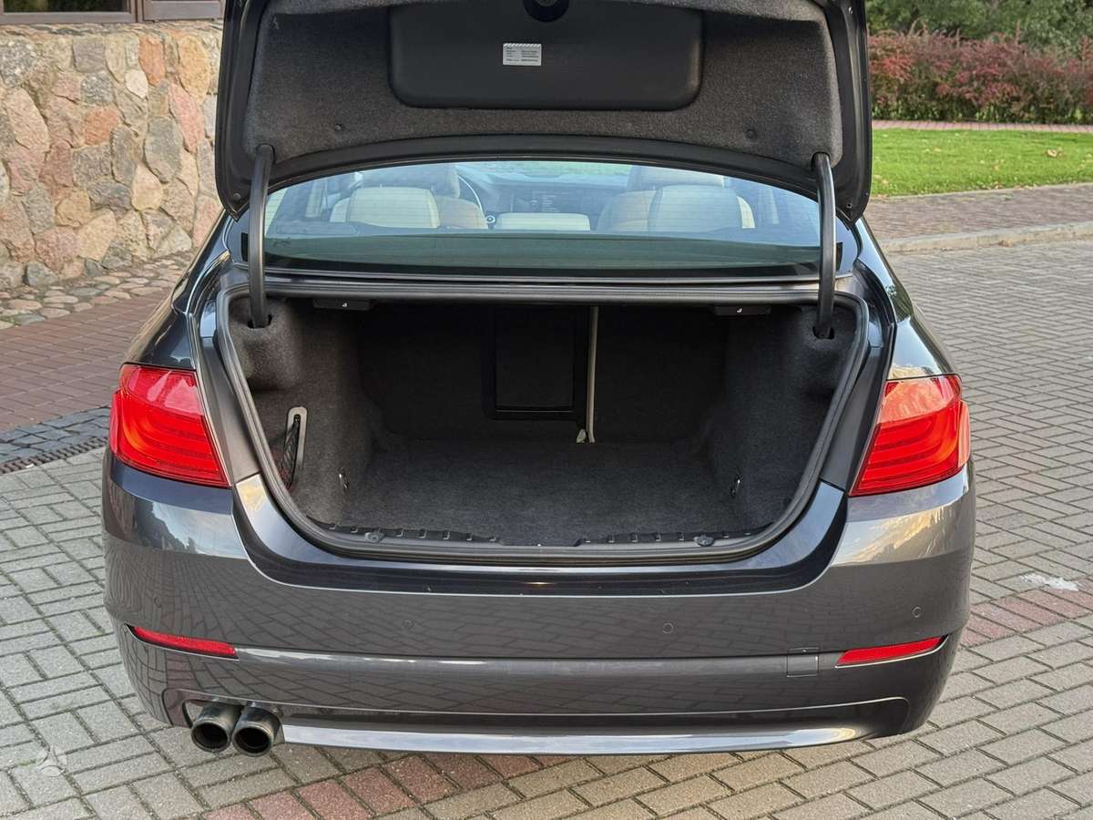 BMW 528, 3.0 l., Седан