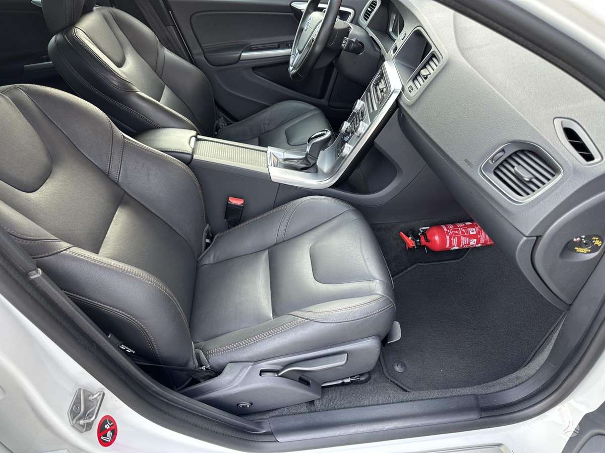 Volvo V60 Cross Country - 4