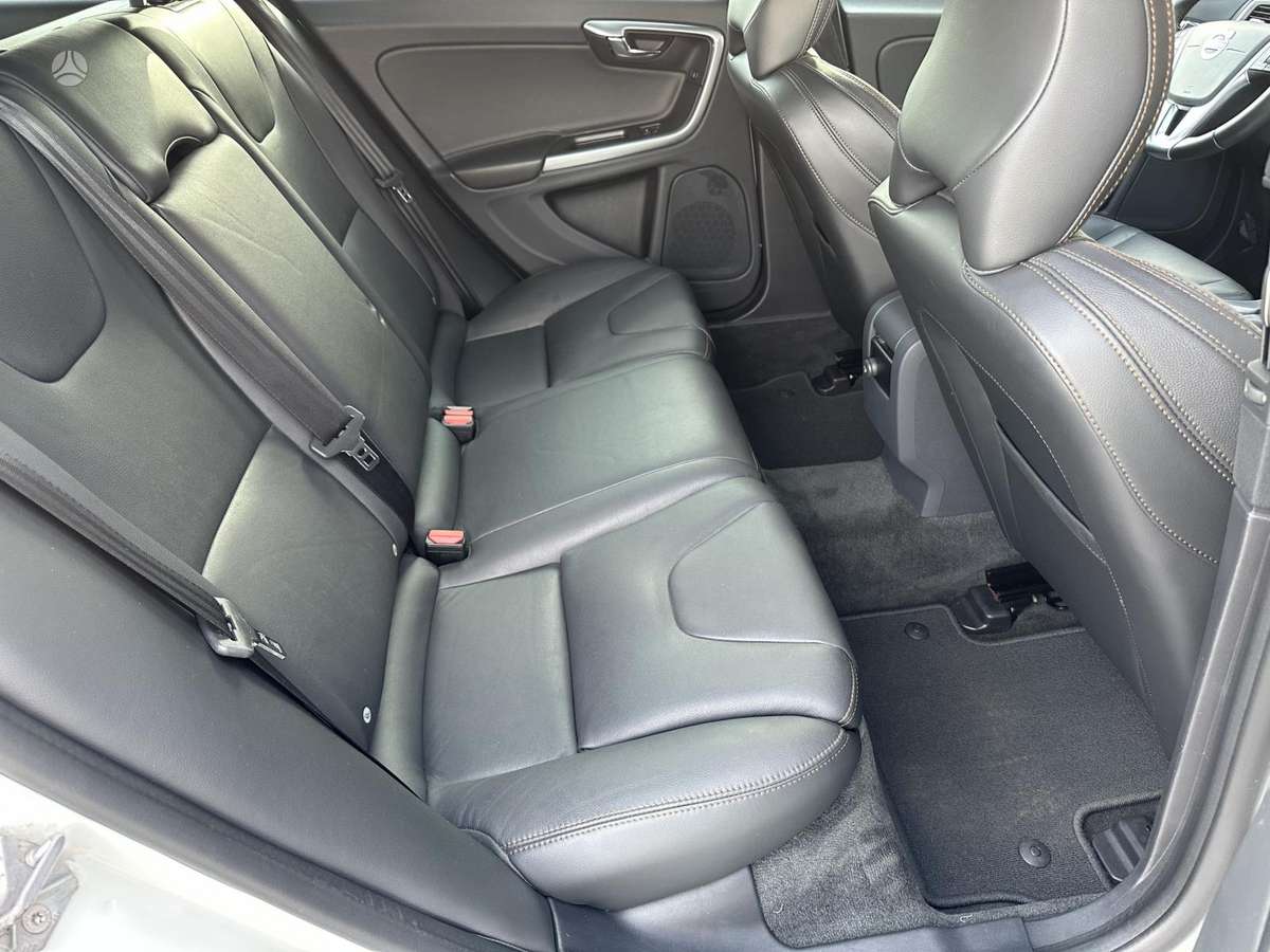 Volvo V60 Cross Country - 5