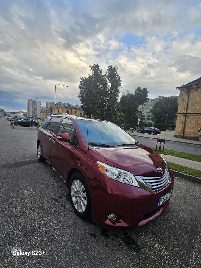 Toyota Sienna - 3