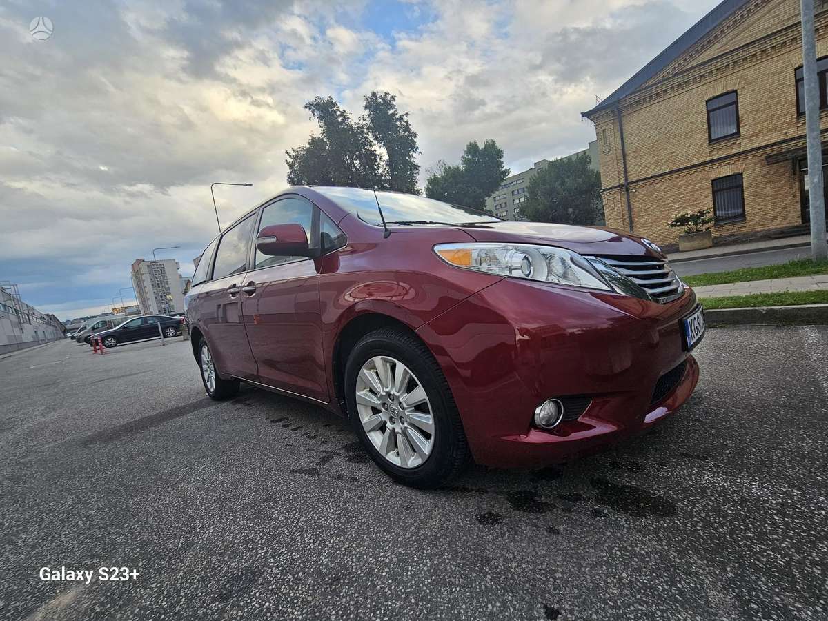 Toyota Sienna - 4