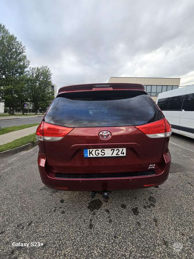 Toyota Sienna - 7