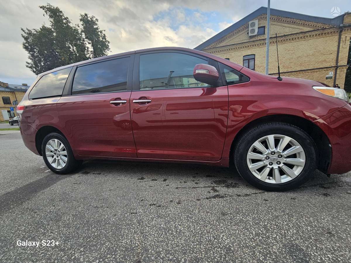 Toyota Sienna - 9