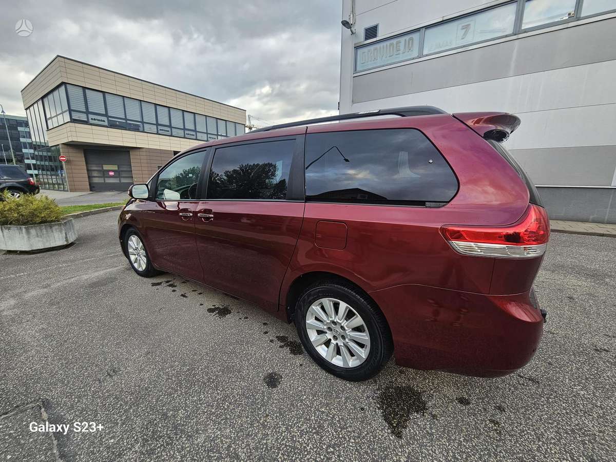 Toyota Sienna - 10