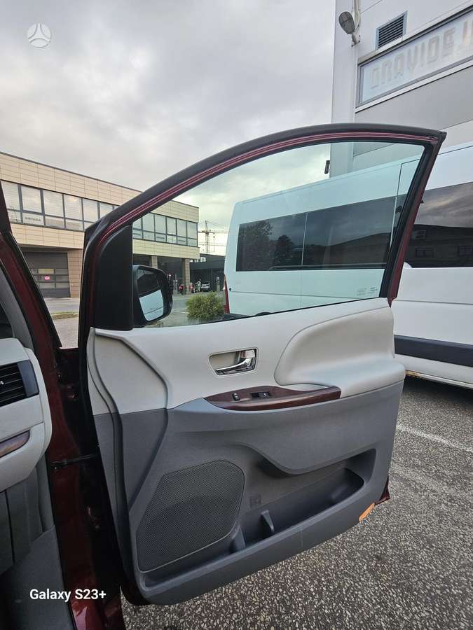Toyota Sienna - 12