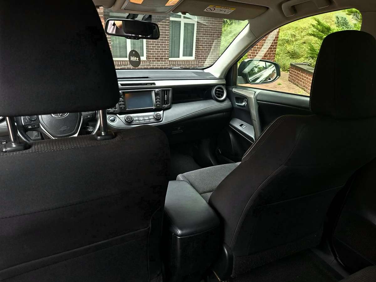 Toyota RAV4 - 8