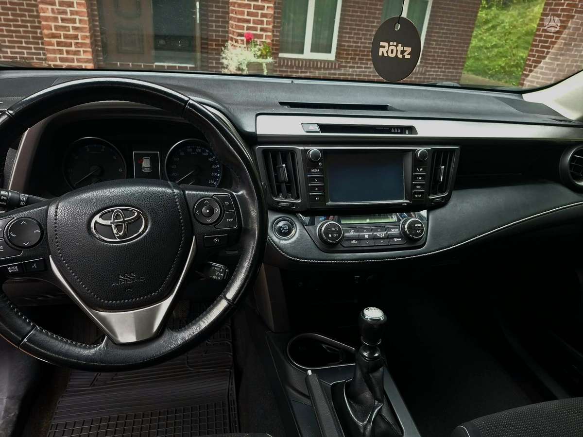 Toyota RAV4 - 6