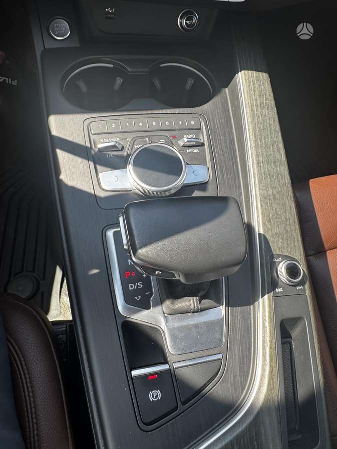 Audi A4, 2.0 l., Седан