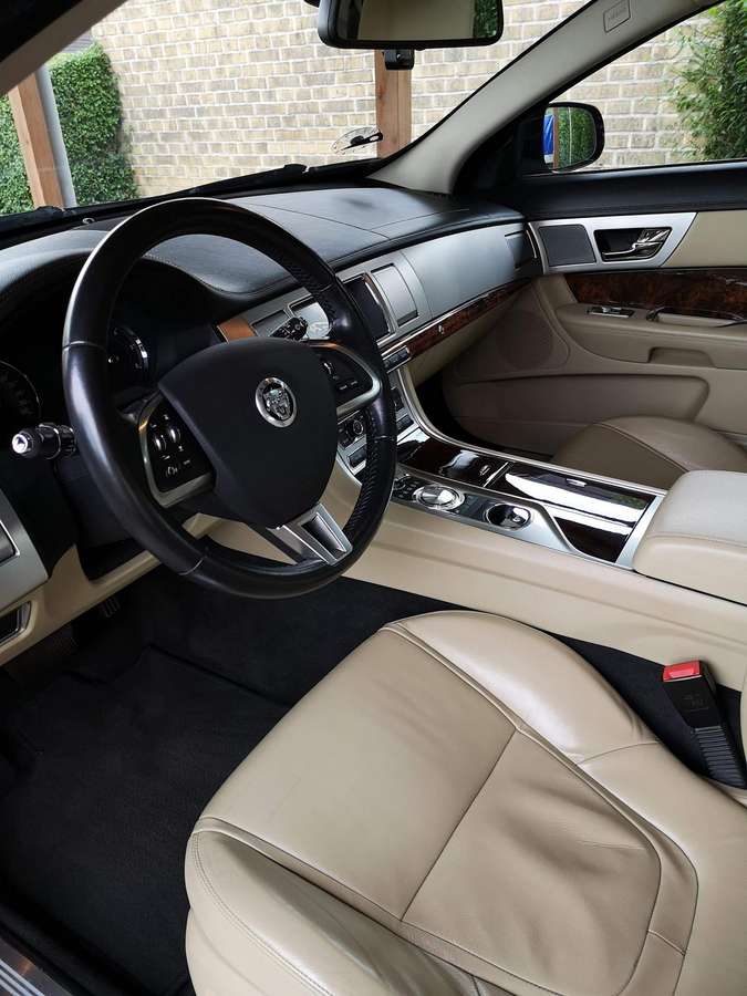 Jaguar XF, 2.2 l., Седан