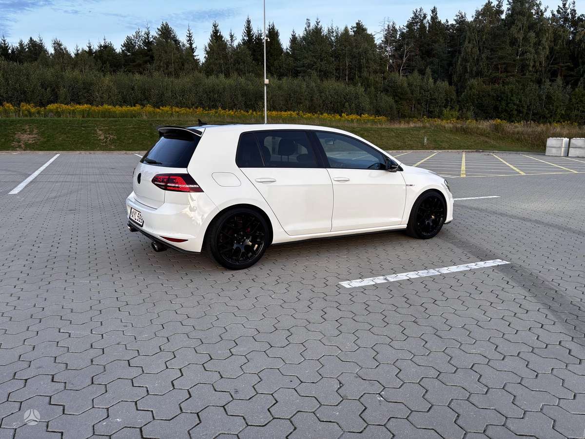 Volkswagen Golf - 2
